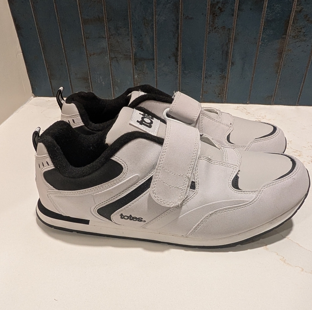 Totes White & Black Sneakers Size 12XW Walking Shoes Velcro Closure Comfort Zone